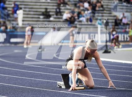 Thumbnail 3 in River City Relays (4x400m) photogallery.