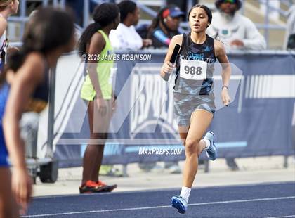 Thumbnail 3 in River City Relays (4x400m) photogallery.