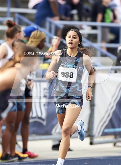 Thumbnail 2 in River City Relays (4x400m) photogallery.