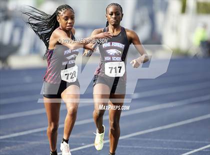Thumbnail 3 in River City Relays (4x400m) photogallery.