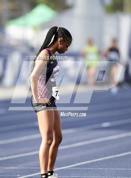 Thumbnail 3 in River City Relays (4x400m) photogallery.