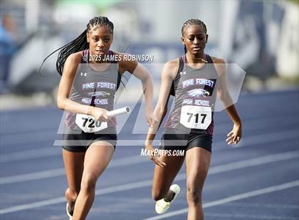 Thumbnail 1 in River City Relays (4x400m) photogallery.