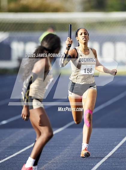 Thumbnail 2 in River City Relays (4x400m) photogallery.