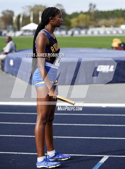 Thumbnail 1 in River City Relays (4x400m) photogallery.