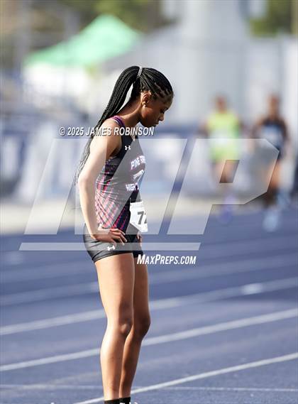 Thumbnail 1 in River City Relays (4x400m) photogallery.