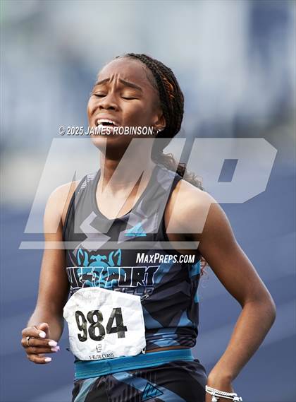 Thumbnail 2 in River City Relays (4x400m) photogallery.