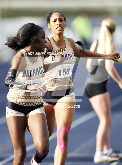 Thumbnail 3 in River City Relays (4x400m) photogallery.