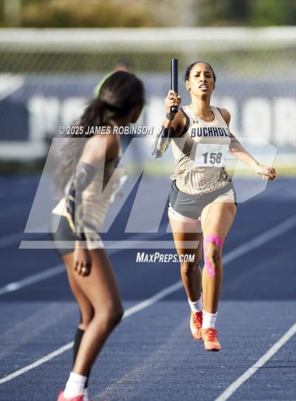 Thumbnail 3 in River City Relays (4x400m) photogallery.