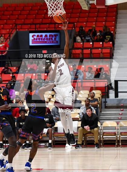 Thumbnail 3 in Landry-Walker vs Pine Bluff (King Cotton Classic) photogallery.