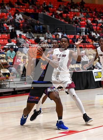 Thumbnail 2 in Landry-Walker vs Pine Bluff (King Cotton Classic) photogallery.
