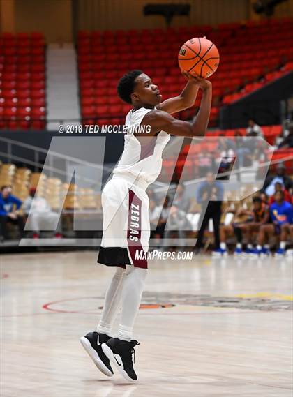 Thumbnail 3 in Landry-Walker vs Pine Bluff (King Cotton Classic) photogallery.
