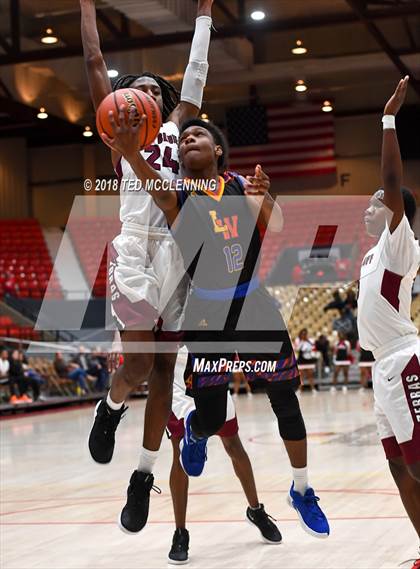 Thumbnail 3 in Landry-Walker vs Pine Bluff (King Cotton Classic) photogallery.