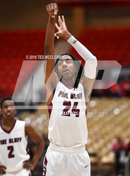 Thumbnail 1 in Landry-Walker vs Pine Bluff (King Cotton Classic) photogallery.