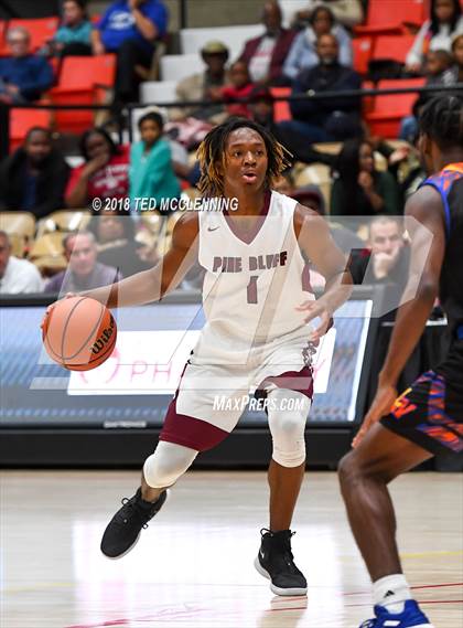 Thumbnail 1 in Landry-Walker vs Pine Bluff (King Cotton Classic) photogallery.
