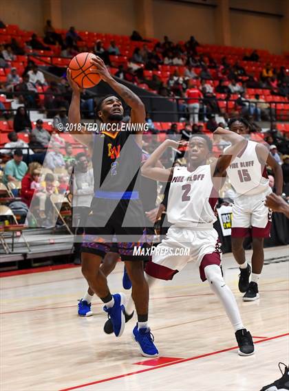 Thumbnail 3 in Landry-Walker vs Pine Bluff (King Cotton Classic) photogallery.
