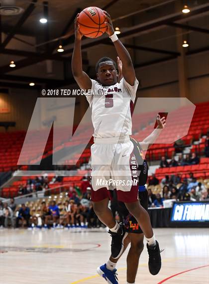 Thumbnail 3 in Landry-Walker vs Pine Bluff (King Cotton Classic) photogallery.