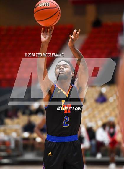 Thumbnail 3 in Landry-Walker vs Pine Bluff (King Cotton Classic) photogallery.