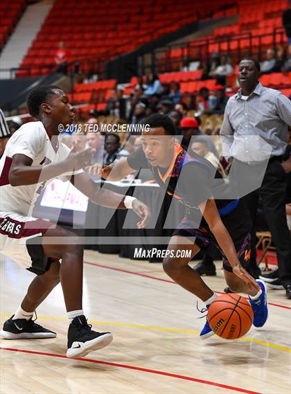 Thumbnail 1 in Landry-Walker vs Pine Bluff (King Cotton Classic) photogallery.