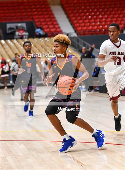 Thumbnail 3 in Landry-Walker vs Pine Bluff (King Cotton Classic) photogallery.