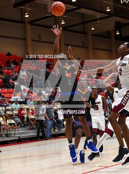 Thumbnail 3 in Landry-Walker vs Pine Bluff (King Cotton Classic) photogallery.