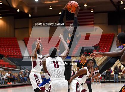Thumbnail 2 in Landry-Walker vs Pine Bluff (King Cotton Classic) photogallery.
