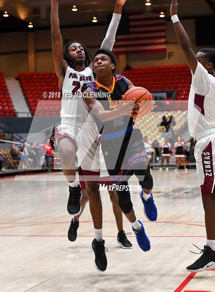 Thumbnail 2 in Landry-Walker vs Pine Bluff (King Cotton Classic) photogallery.