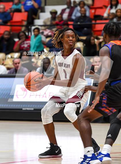 Thumbnail 2 in Landry-Walker vs Pine Bluff (King Cotton Classic) photogallery.
