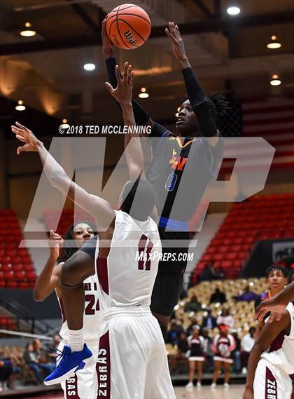 Thumbnail 3 in Landry-Walker vs Pine Bluff (King Cotton Classic) photogallery.