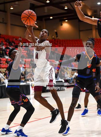 Thumbnail 2 in Landry-Walker vs Pine Bluff (King Cotton Classic) photogallery.