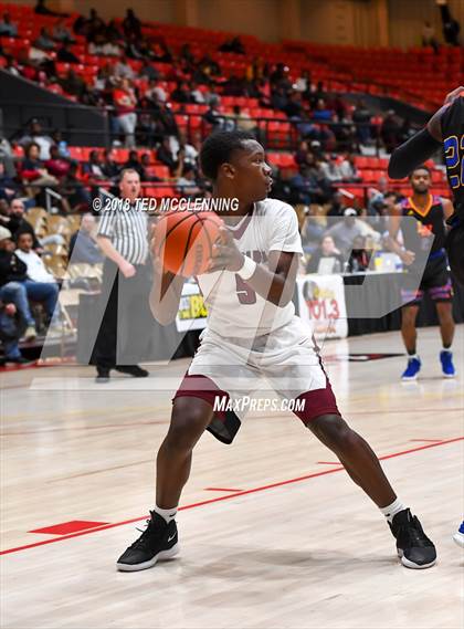 Thumbnail 3 in Landry-Walker vs Pine Bluff (King Cotton Classic) photogallery.