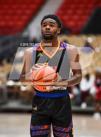 Thumbnail 3 in Landry-Walker vs Pine Bluff (King Cotton Classic) photogallery.
