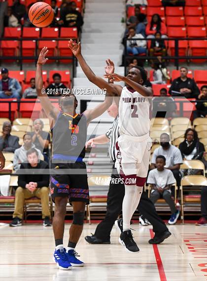 Thumbnail 3 in Landry-Walker vs Pine Bluff (King Cotton Classic) photogallery.