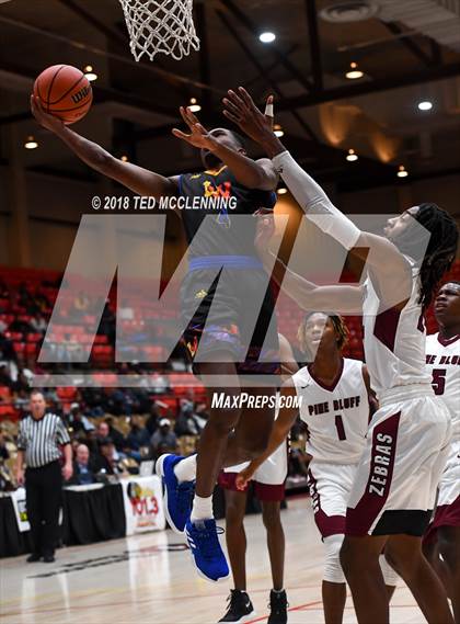 Thumbnail 3 in Landry-Walker vs Pine Bluff (King Cotton Classic) photogallery.
