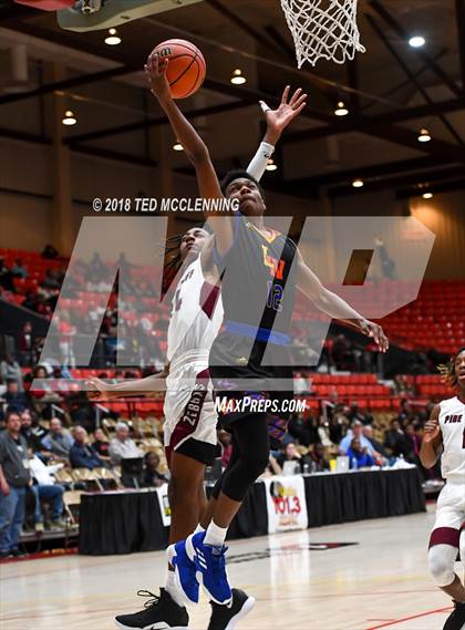 Thumbnail 2 in Landry-Walker vs Pine Bluff (King Cotton Classic) photogallery.