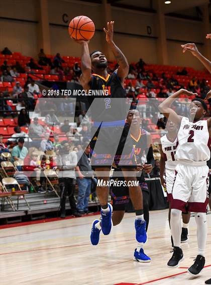 Thumbnail 2 in Landry-Walker vs Pine Bluff (King Cotton Classic) photogallery.