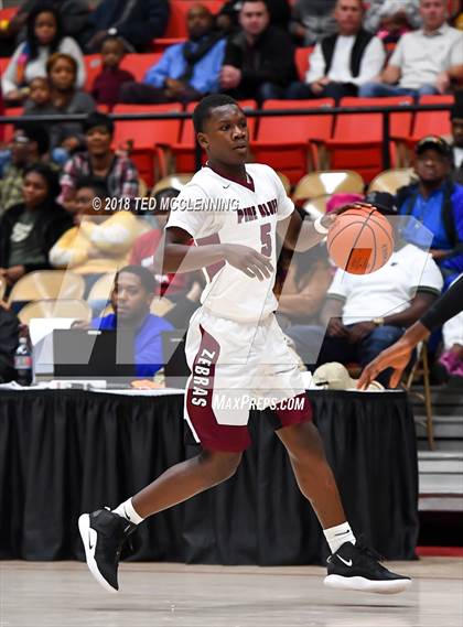 Thumbnail 3 in Landry-Walker vs Pine Bluff (King Cotton Classic) photogallery.