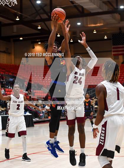 Thumbnail 3 in Landry-Walker vs Pine Bluff (King Cotton Classic) photogallery.