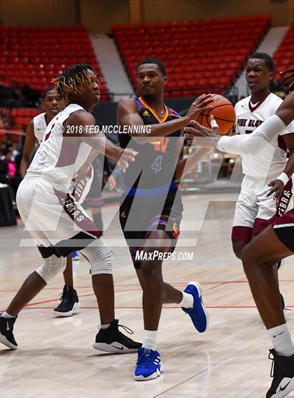Thumbnail 2 in Landry-Walker vs Pine Bluff (King Cotton Classic) photogallery.
