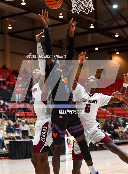 Thumbnail 2 in Landry-Walker vs Pine Bluff (King Cotton Classic) photogallery.