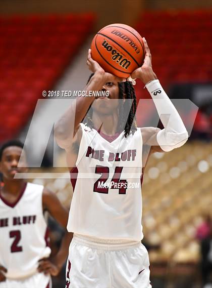 Thumbnail 3 in Landry-Walker vs Pine Bluff (King Cotton Classic) photogallery.