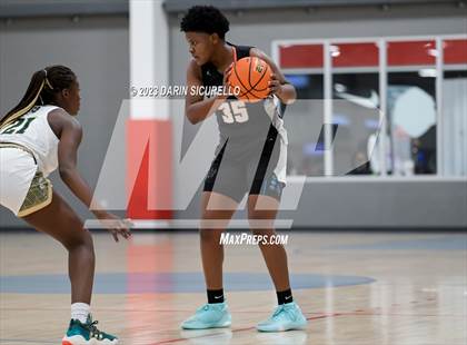 Thumbnail 2 in Volcano Vista vs. Long Beach Poly (Nike Tournament of Champions) photogallery.