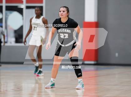 Thumbnail 1 in Volcano Vista vs. Long Beach Poly (Nike Tournament of Champions) photogallery.
