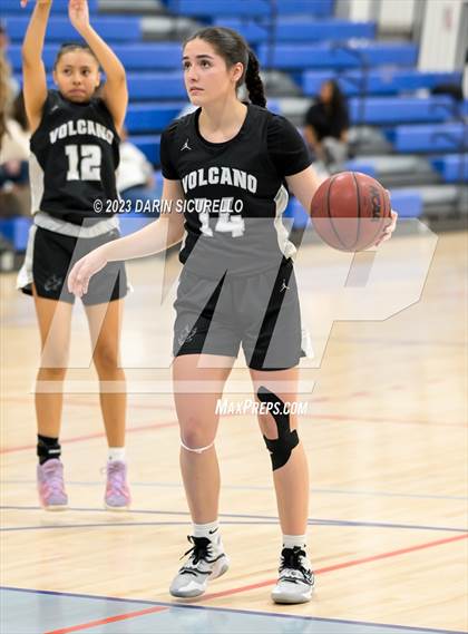 Thumbnail 3 in Volcano Vista vs. Long Beach Poly (Nike Tournament of Champions) photogallery.
