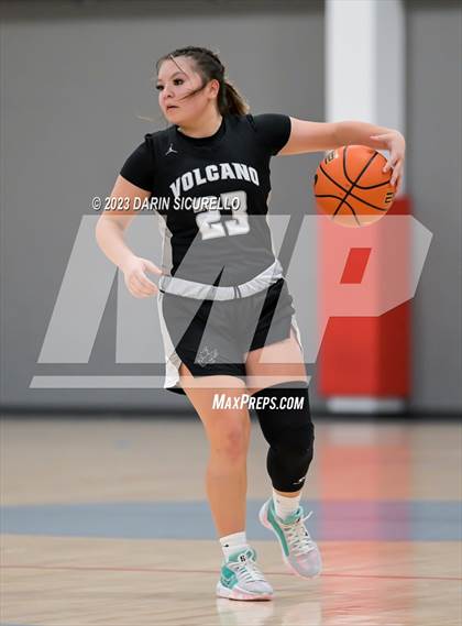 Thumbnail 3 in Volcano Vista vs. Long Beach Poly (Nike Tournament of Champions) photogallery.