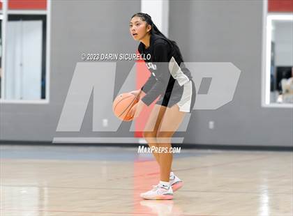 Thumbnail 1 in Volcano Vista vs. Long Beach Poly (Nike Tournament of Champions) photogallery.