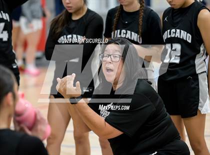 Thumbnail 3 in Volcano Vista vs. Long Beach Poly (Nike Tournament of Champions) photogallery.