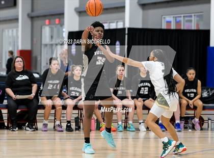 Thumbnail 3 in Volcano Vista vs. Long Beach Poly (Nike Tournament of Champions) photogallery.