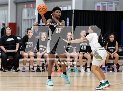Thumbnail 2 in Volcano Vista vs. Long Beach Poly (Nike Tournament of Champions) photogallery.