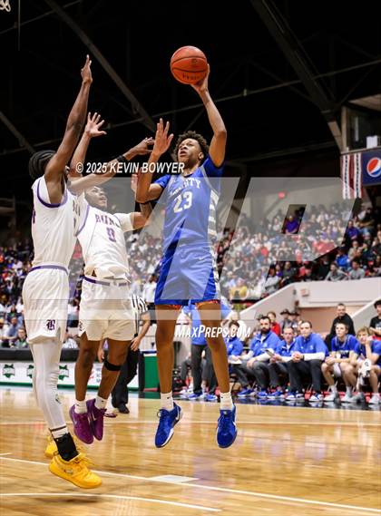 Thumbnail 1 in Olentangy Liberty vs Reynoldsburg (OHSAA D1 Regional Final) photogallery.