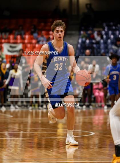 Thumbnail 2 in Olentangy Liberty vs Reynoldsburg (OHSAA D1 Regional Final) photogallery.